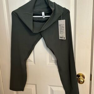 Lululemon Align Crop High Rise 23” size 10 dark forest
